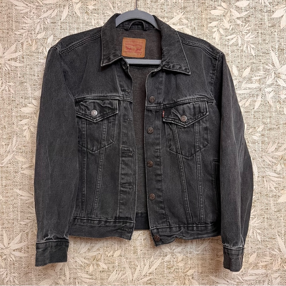 Levi’s black denim jacket